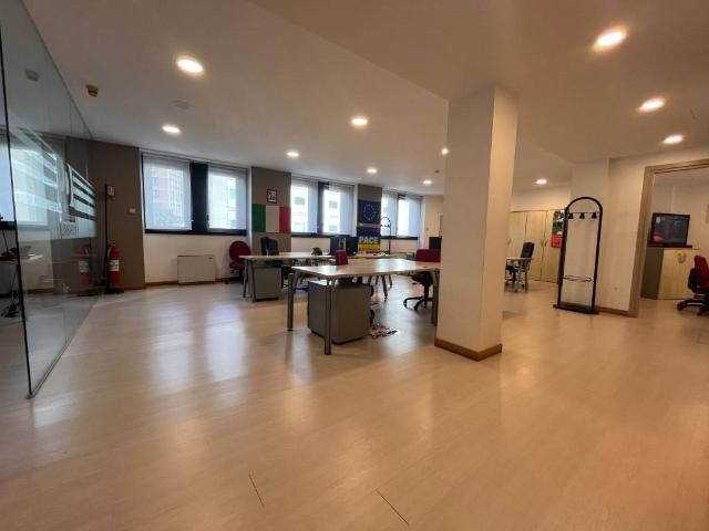 Locale Commerciale in affitto a Municipio 2, Milano