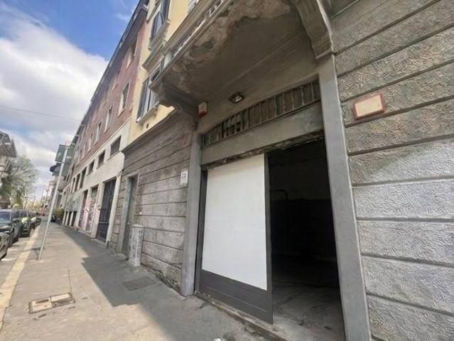 Locale Commerciale in affitto a Municipio 8 di Milano, Milano