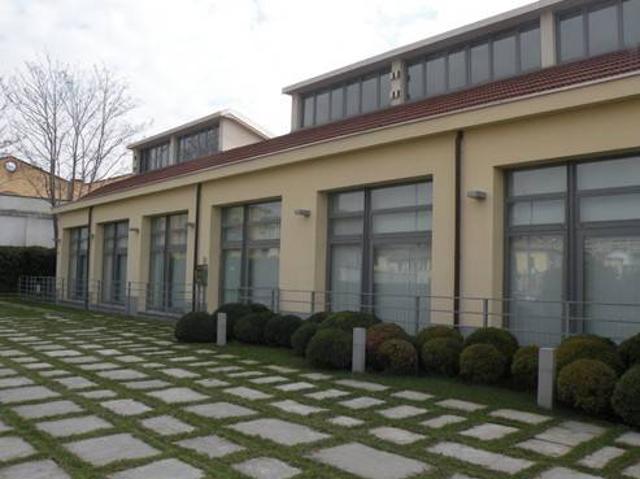Locale Commerciale in affitto a Municipio 6, Milano