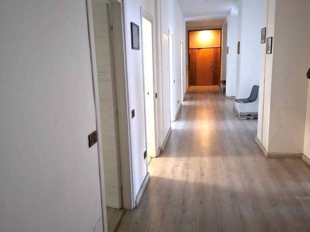 Locale Commerciale in affitto a Guastalla, Milano