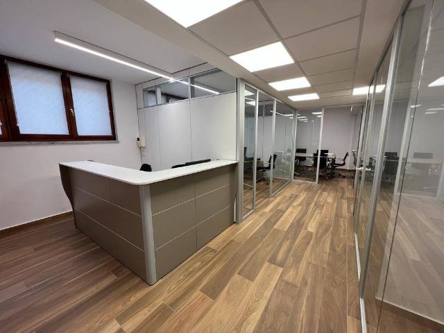 Locale Commerciale in affitto a Municipio 4, Milano