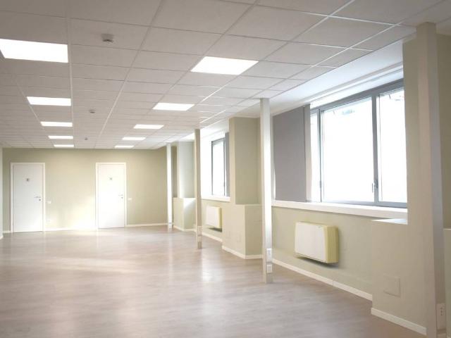 Locale Commerciale in affitto a Moncucco, Milano