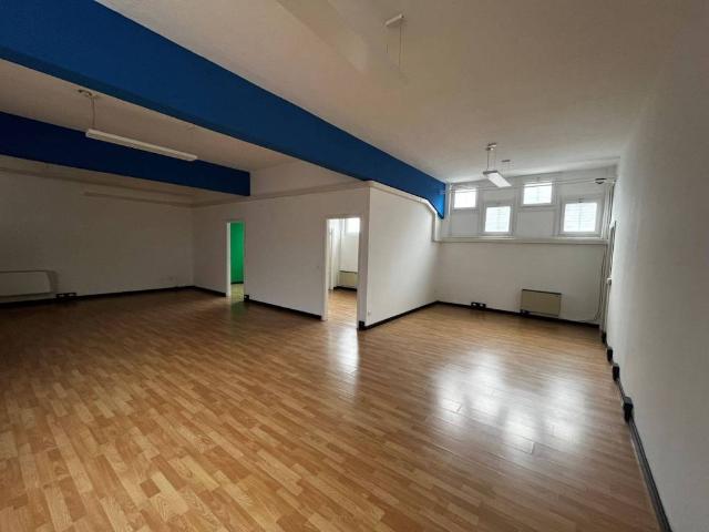 Locale Commerciale in affitto a Morivione, Milano