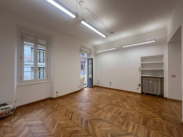 Locale Commerciale in affitto a Magenta - San Vittore, Milano