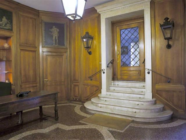 Locale Commerciale in affitto a Municipio 1, Milano