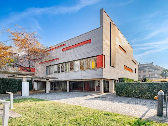 Locale Commerciale in affitto a Municipio 2, Milano