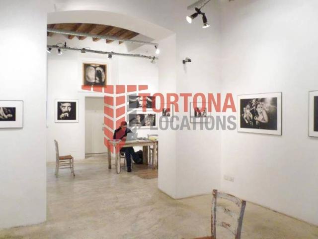 Locale Commerciale in affitto a Municipio 6, Milano