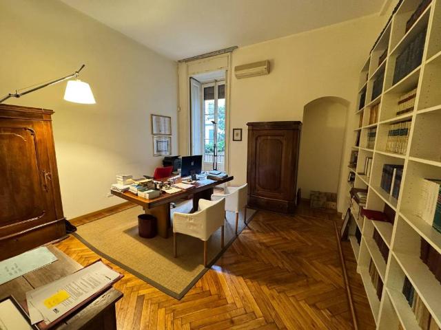 Locale Commerciale in affitto a Magenta - San Vittore, Milano