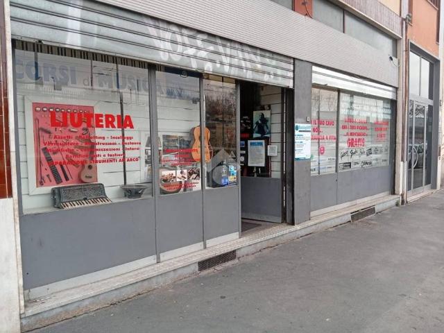 Locale Commerciale in affitto a Municipio 6, Milano