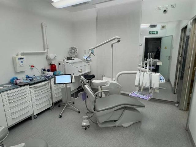 Locale Commerciale in affitto a Magenta - San Vittore, Milano