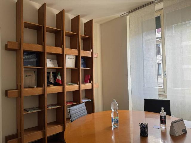 Locale Commerciale in affitto a Municipio 2, Milano