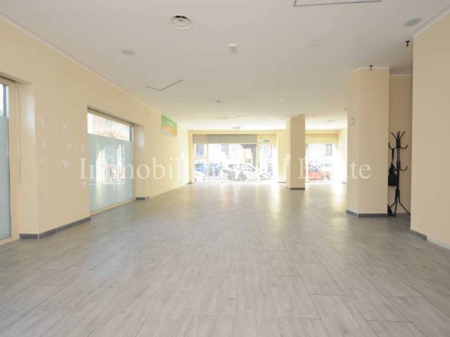 Locale Commerciale in affitto a Stadera, Milano