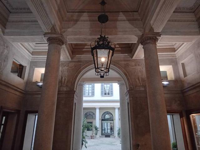 Locale Commerciale in affitto a Centro storico, Milano