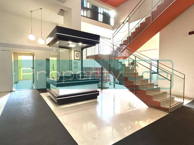 Locale Commerciale in affitto a Duomo, Milano