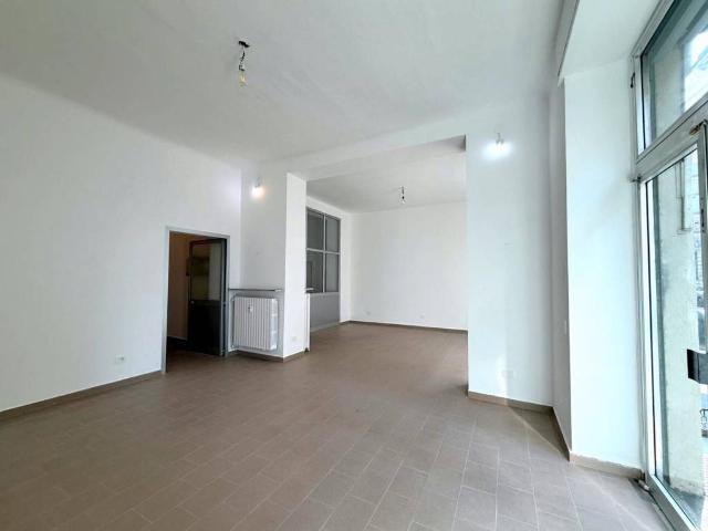 Locale Commerciale in affitto a Guastalla, Milano