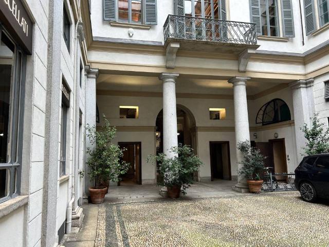 Locale Commerciale in affitto a Duomo, Milano