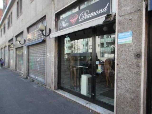 Locale Commerciale in affitto a Municipio 6, Milano