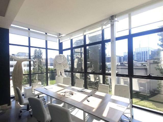 Locale Commerciale in affitto a Municipio 6, Milano