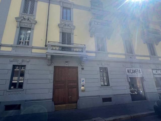 Locale Commerciale in affitto a Municipio 9, Milano