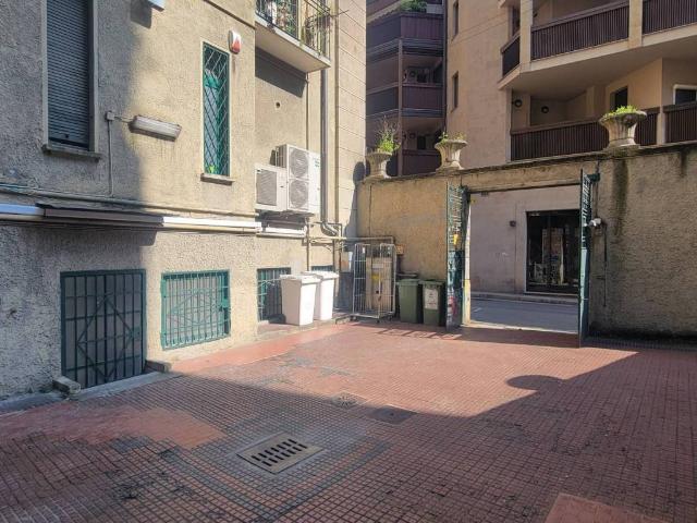 Locale Commerciale in affitto a Municipio 1, Milano
