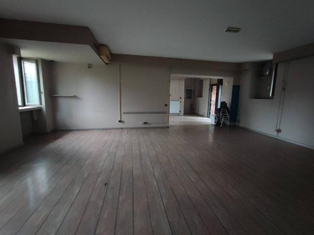 Locale Commerciale in affitto a Municipio 5, Milano