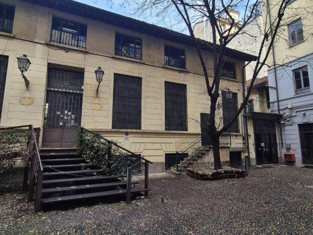 Locale Commerciale in affitto a Municipio 9, Milano