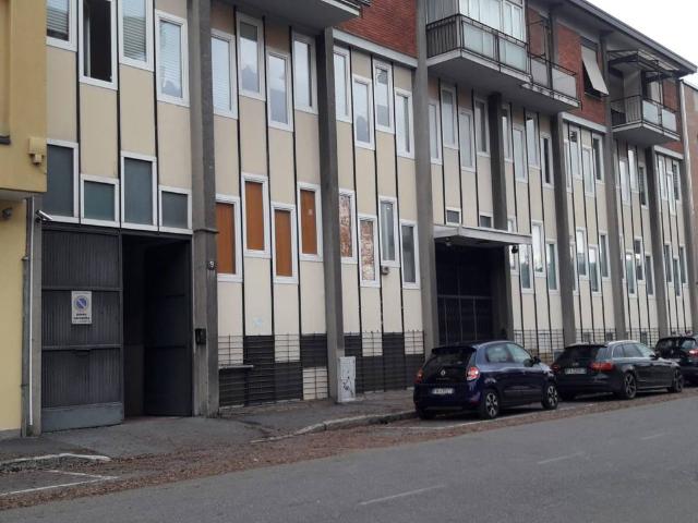 Locale Commerciale in affitto a Morivione, Milano