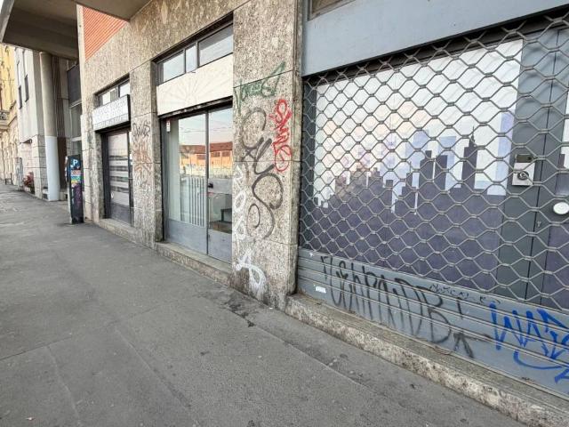 Locale Commerciale in affitto a Municipio 6, Milano