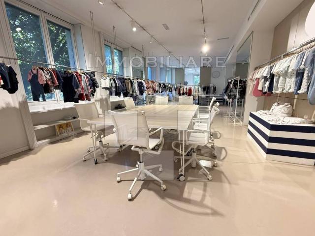 Locale Commerciale in affitto a Municipio 1, Milano