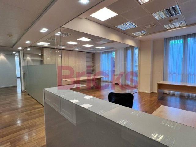 Locale Commerciale in affitto a Municipio 1, Milano