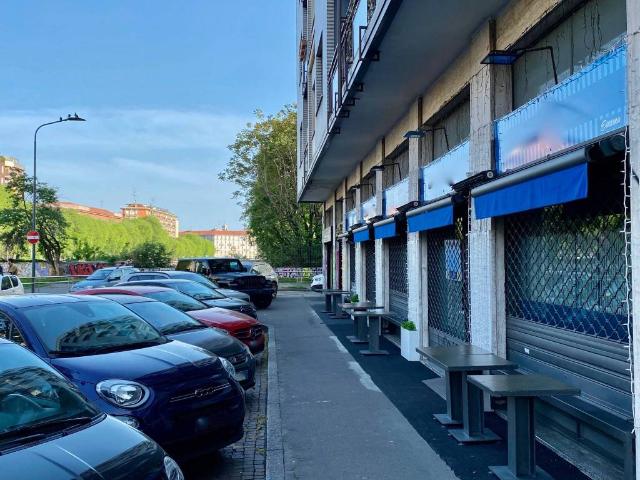 Locale Commerciale in affitto a Municipio 6, Milano