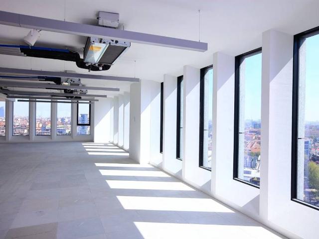 Locale Commerciale in affitto a Municipio 6, Milano