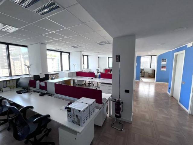 Locale Commerciale in affitto a Municipio 9, Milano