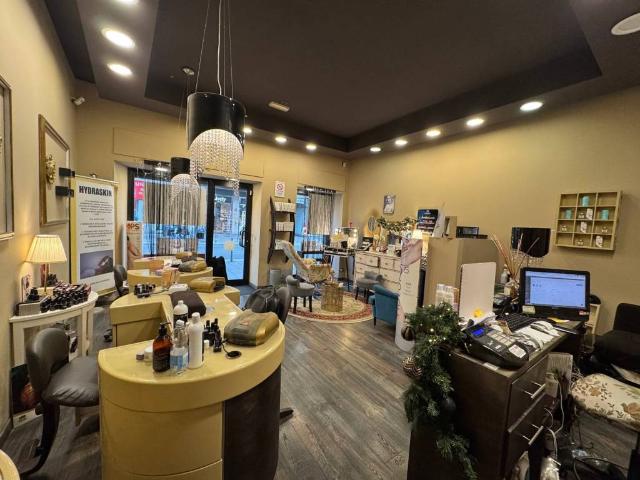 Locale Commerciale in affitto a Ticinese, Milano