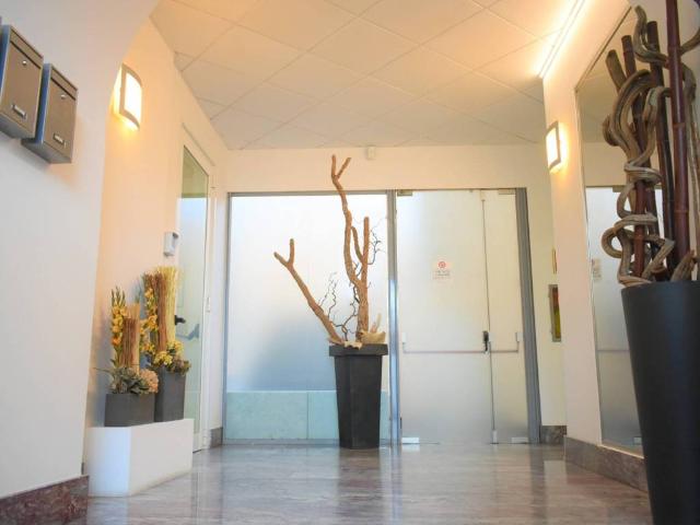 Locale Commerciale in affitto a Municipio 8 di Milano, Milano