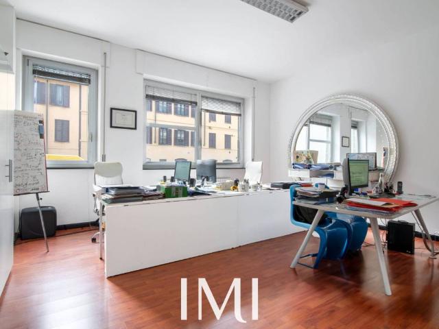 Locale Commerciale in affitto a Magenta - San Vittore, Milano