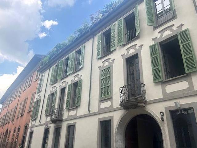 Locale Commerciale in affitto a Duomo, Milano
