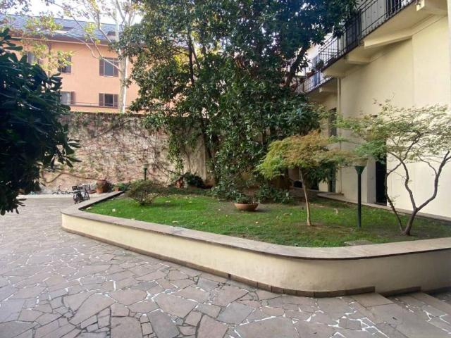 Locale Commerciale in affitto a Magenta - San Vittore, Milano