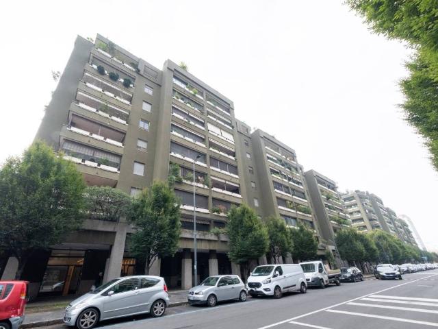 Locale Commerciale in affitto a Gratosoglio - Ticinello, Milano