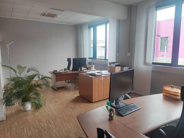 Locale Commerciale in affitto a Municipio 6, Milano
