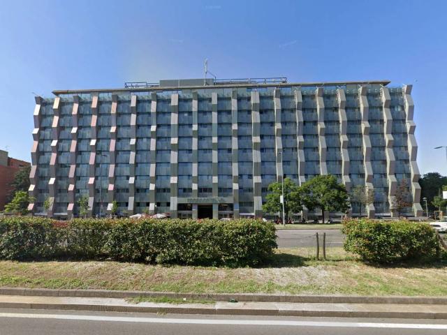 Locale Commerciale in affitto a Moncucco, Milano