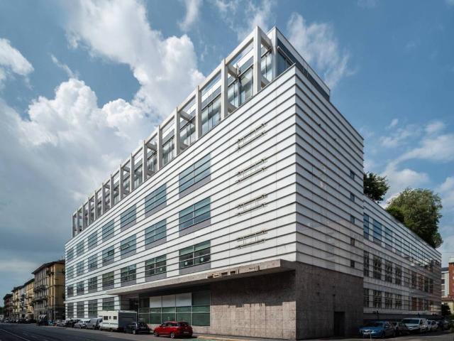 Locale Commerciale in affitto a Municipio 9, Milano