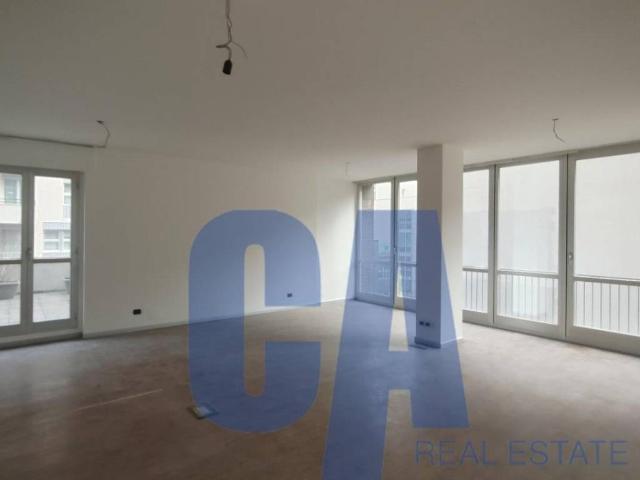 Locale Commerciale in affitto a Municipio 2, Milano