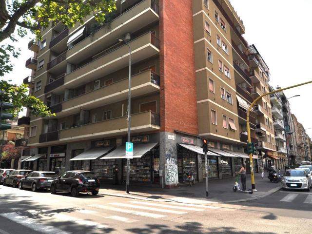 Locale Commerciale in affitto a Municipio 6, Milano