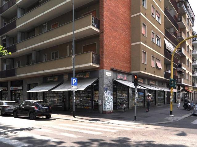 Locale Commerciale in affitto a Municipio 6, Milano