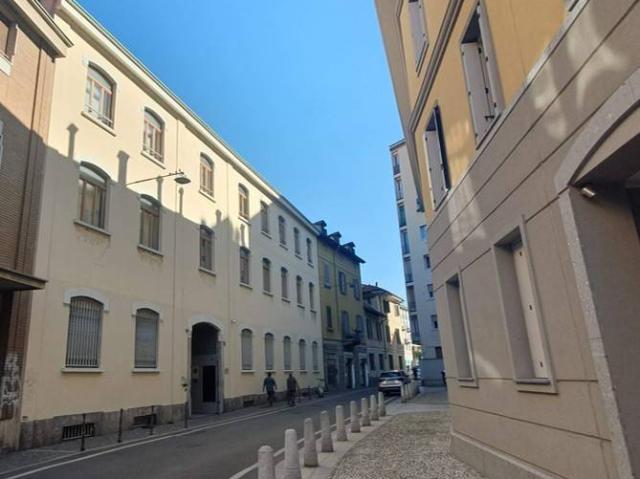 Locale Commerciale in affitto a Municipio 6, Milano