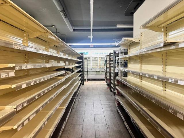 Locale Commerciale in affitto a Municipio 1, Milano