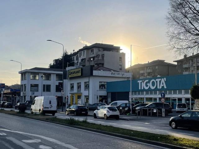 Locale Commerciale in affitto a Municipio 2, Milano