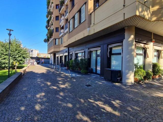 Locale Commerciale in affitto a Municipio 6, Milano