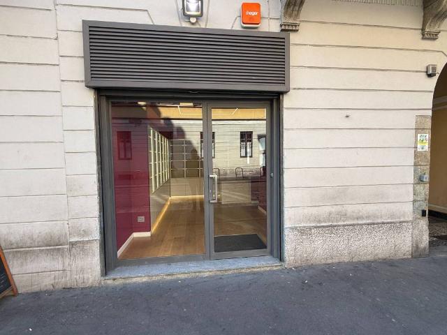 Locale Commerciale in affitto a Vigentina, Milano